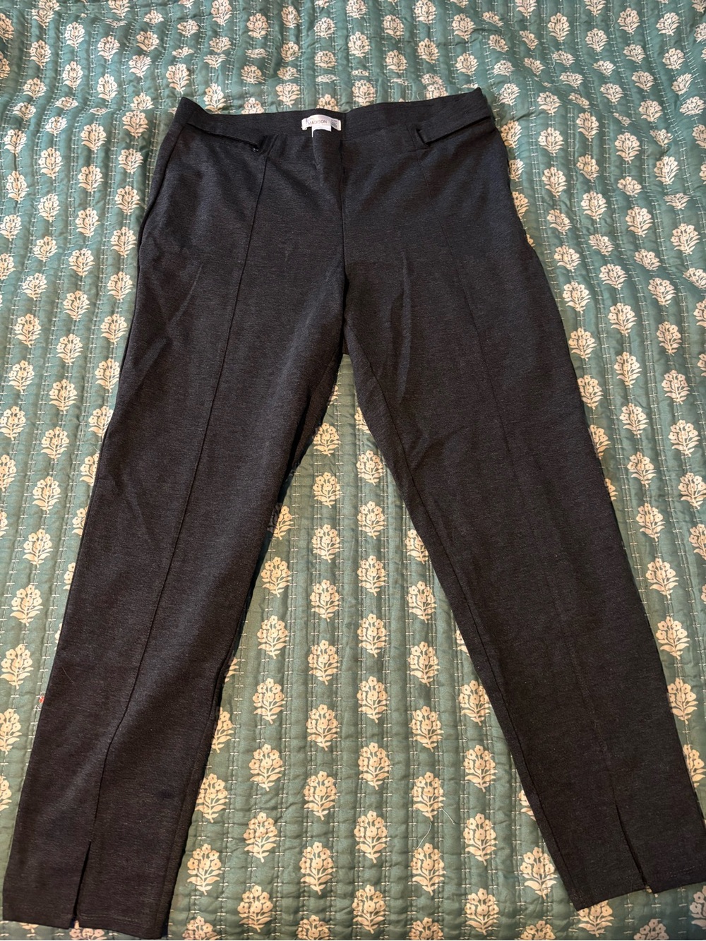 89th & Madison Charcoal Luxe Ponte Pintuck Split-Hem Pants